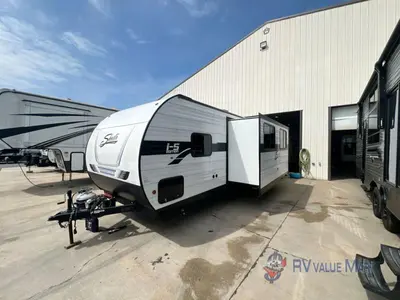 2025 Shasta RVs i-5 Edition photo 3