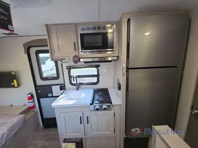 2026 Coachmen RV Catalina Summit Series 7 photo 15