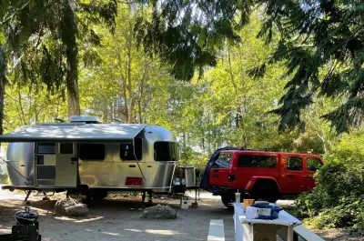 2022 AIRSTREAM CARAVEL photo 2