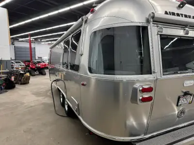 2022 AIRSTREAM FLYING CLOUD photo 4