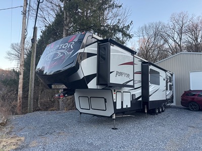2017 KEYSTONE RAPTOR photo 3