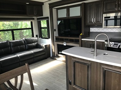 Used 2021 Keystone Avalanche 312RS