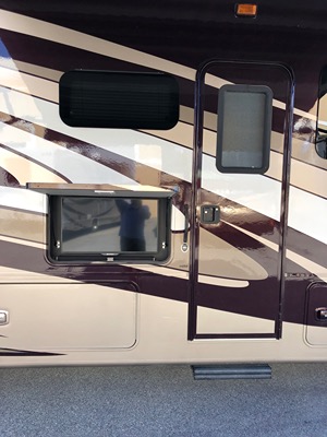 2016 COACHMEN MIRADA photo 2