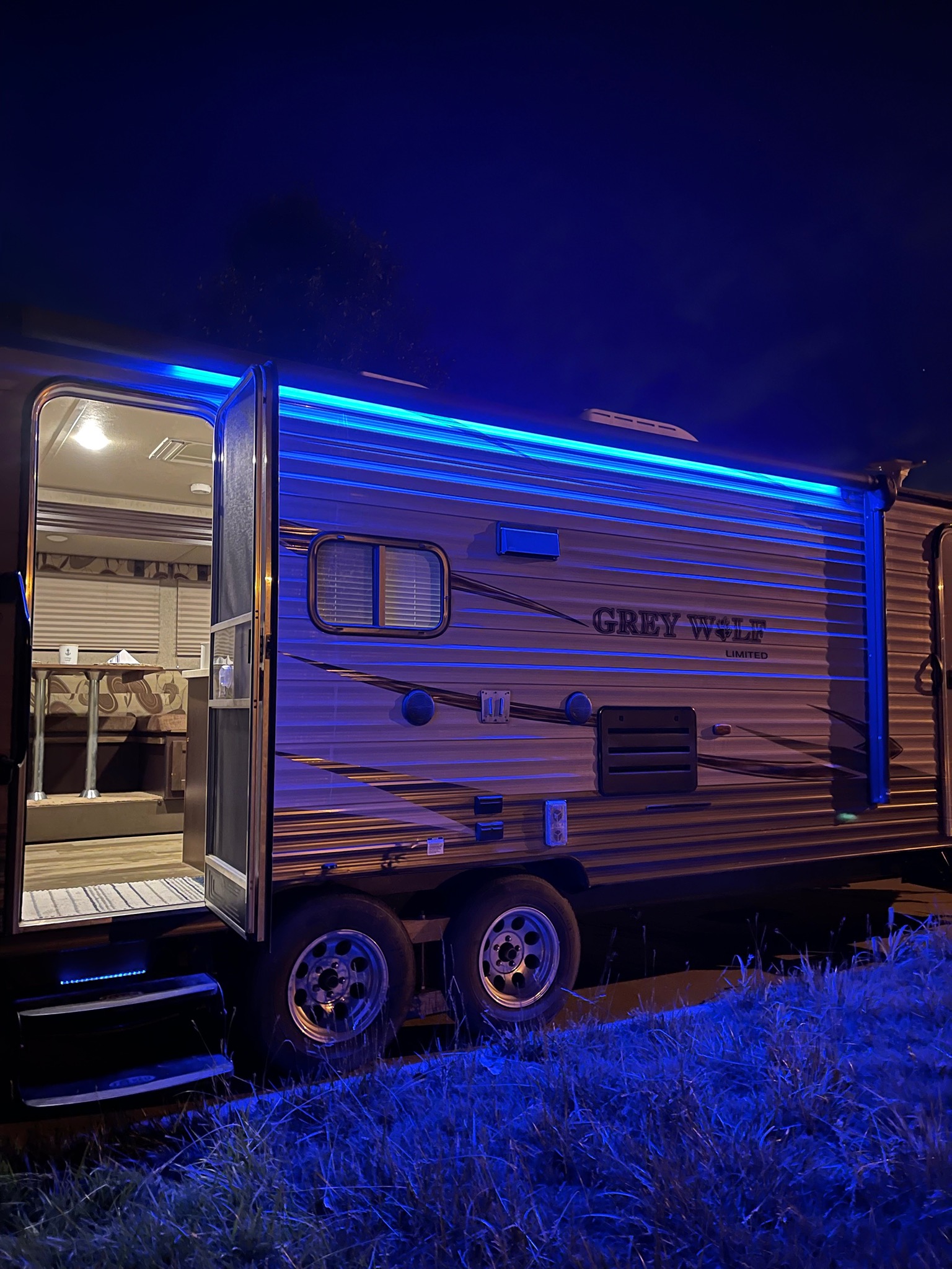 2016 FOREST RIVER GREY WOLF exterior