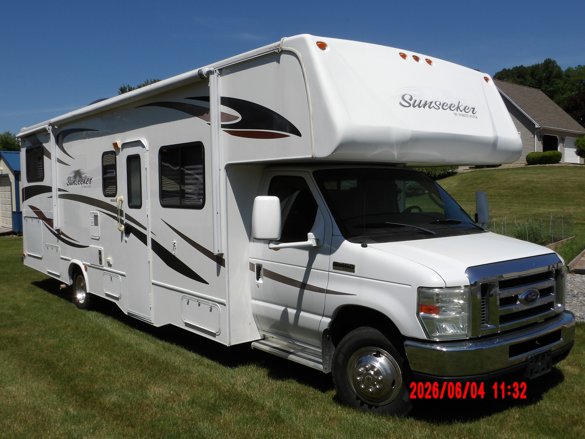 2012 FOREST RIVER SUNSEEKER exterior