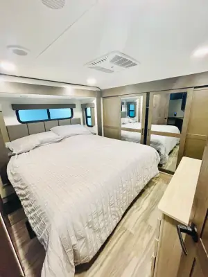 2022 ALLIANCE RV VALOR photo 4