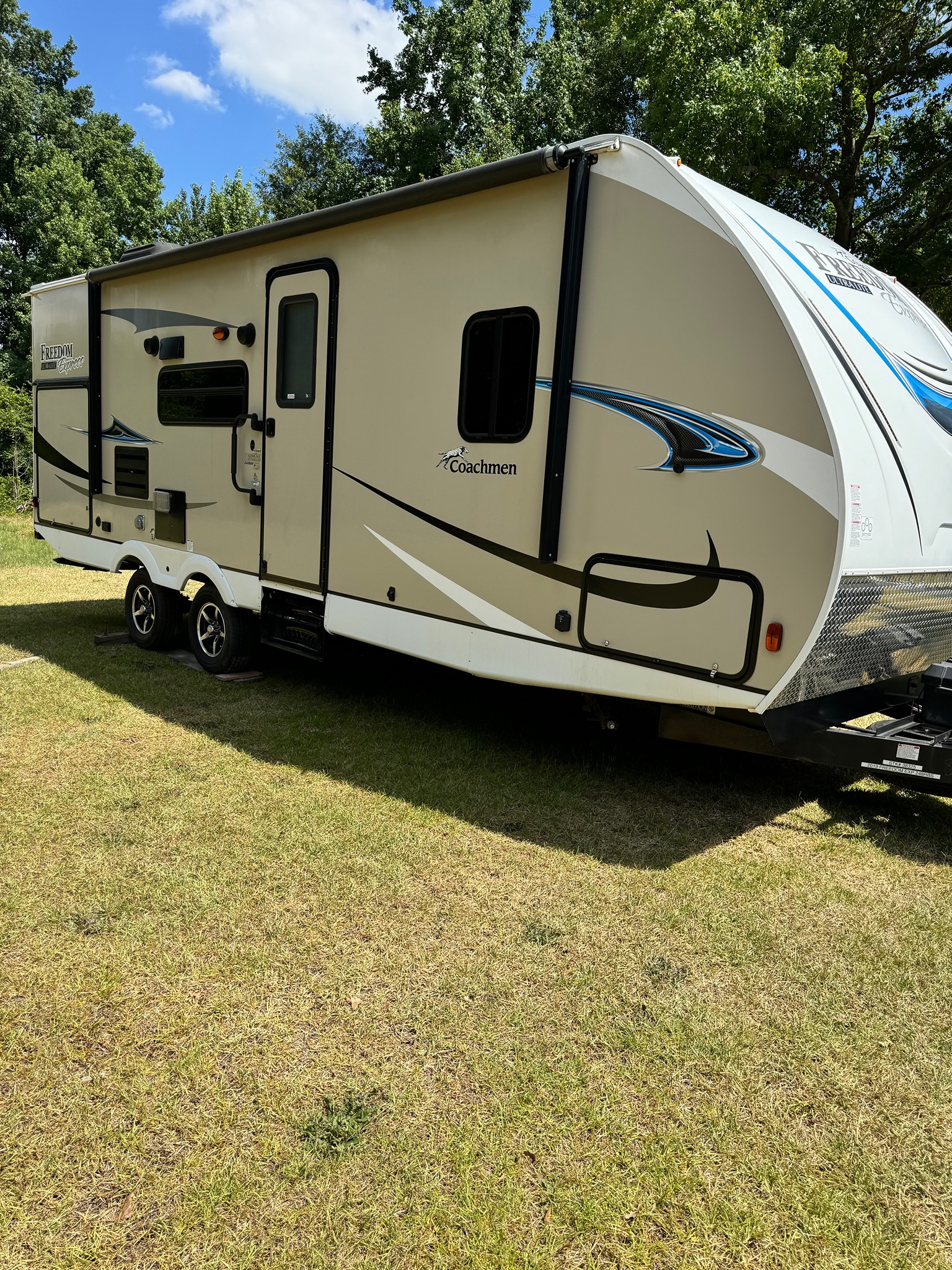 2019 COACHMEN FREEDOM EXPRESS ULTRA LITE exterior