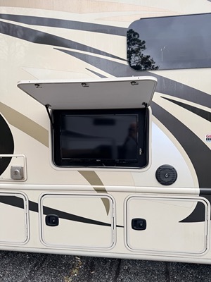 2017 THOR MOTOR COACH WINDSPORT photo 8