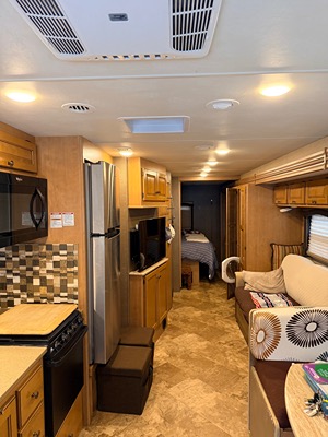 2017 THOR MOTOR COACH WINDSPORT photo 2