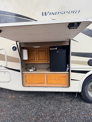 2017 THOR MOTOR COACH WINDSPORT photo 3