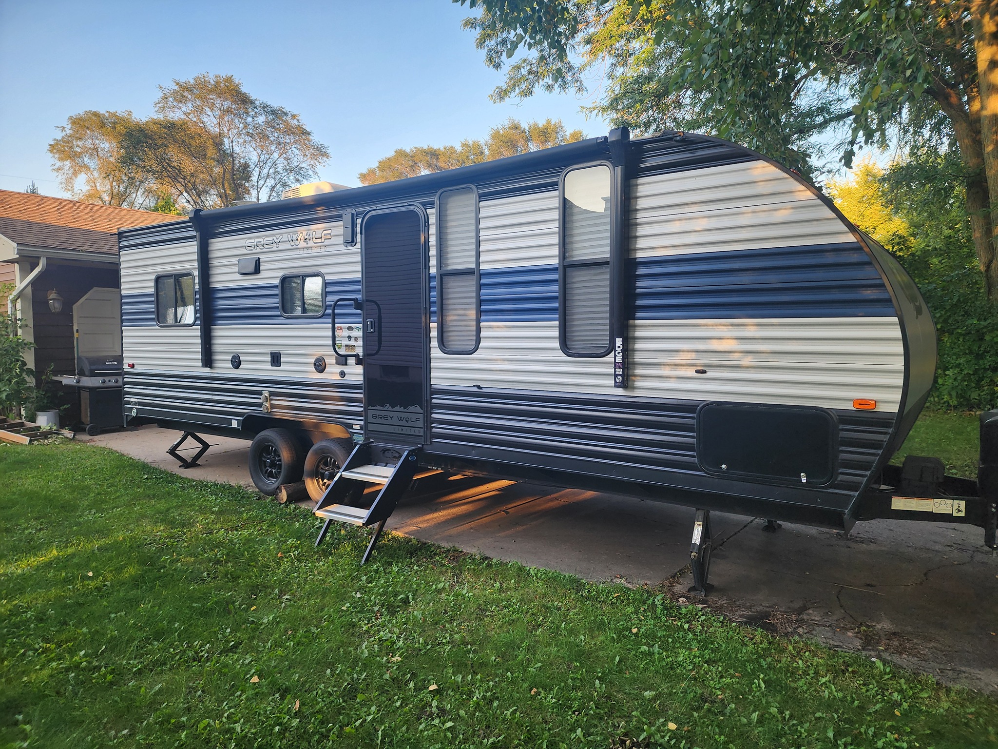2021 FOREST RIVER CHEROKEE GREY WOLF exterior