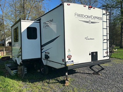 2022 COACHMEN FREEDOM EXPRESS photo 3