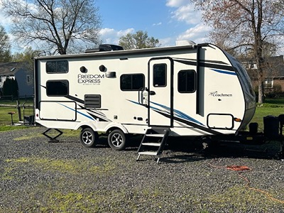 Used 2022 Coachmen Freedom Express 238BHS