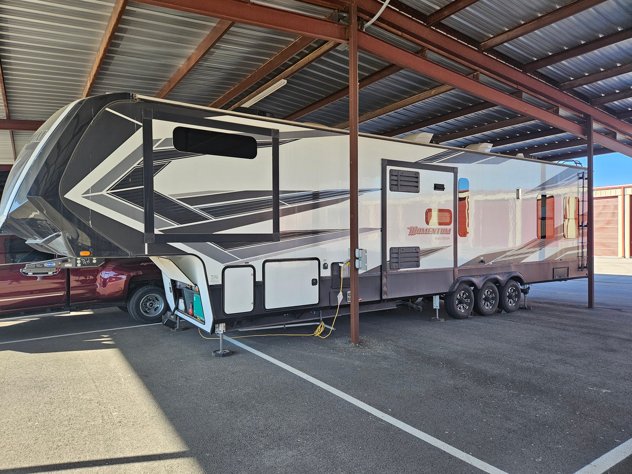 2020 GRAND DESIGN MOMENTUM exterior