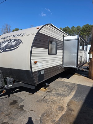 Used 2018 Forest River Cherokee Grey Wolf 26DBH