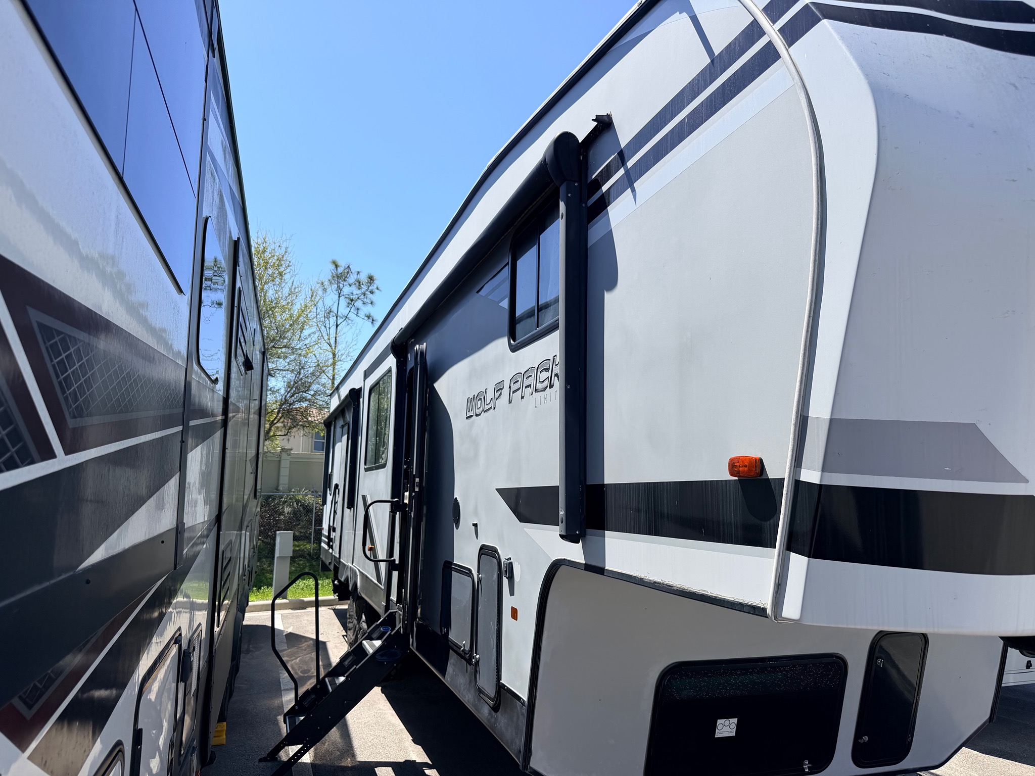 2019 FOREST RIVER CHEROKEE WOLF PACK exterior