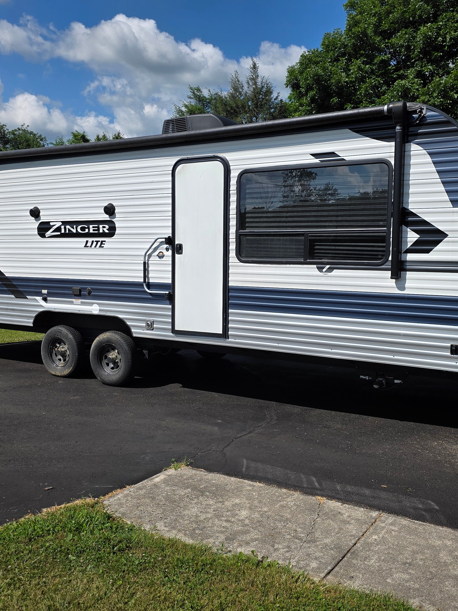 2023 CROSSROADS ZINGER exterior