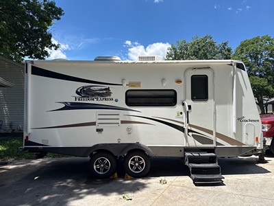 Used 2013 Coachmen Freedom Express 22DSX