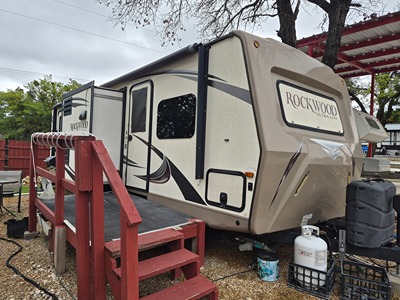 2015 FOREST RIVER ROCKWOOD ULTRA LITE photo 10