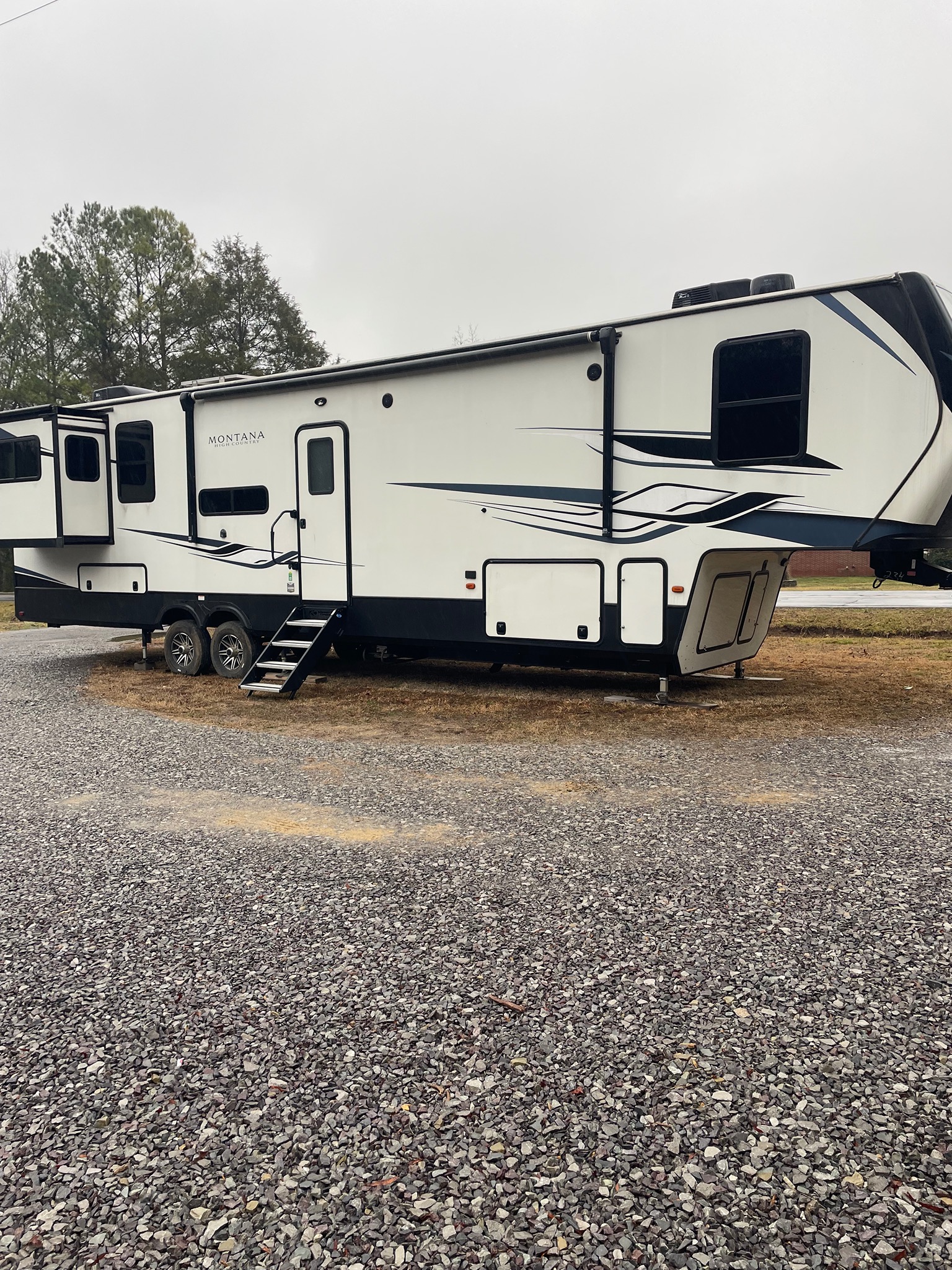 2022 KEYSTONE MONTANA exterior