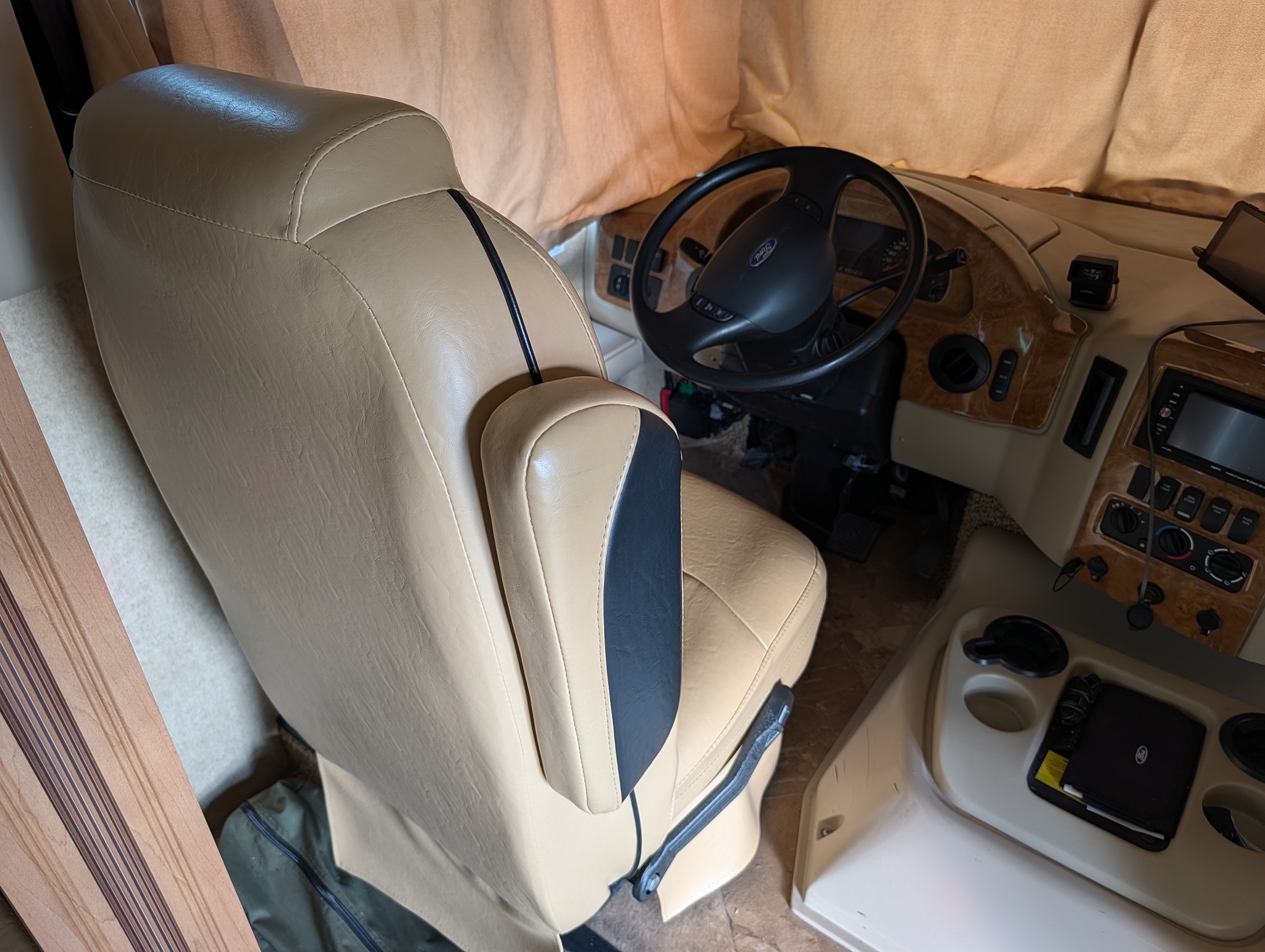 2016 THOR MOTOR COACH WINDSPORT exterior