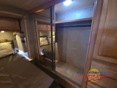 2013 Winnebago Adventurer photo 40
