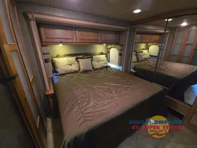 2013 Winnebago Adventurer photo 36
