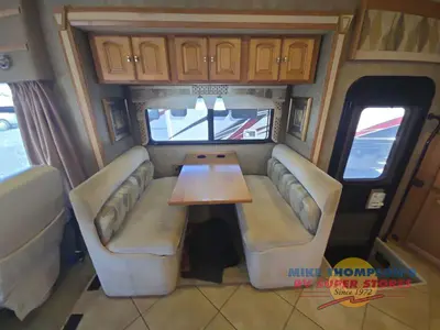 2013 Winnebago Adventurer photo 26