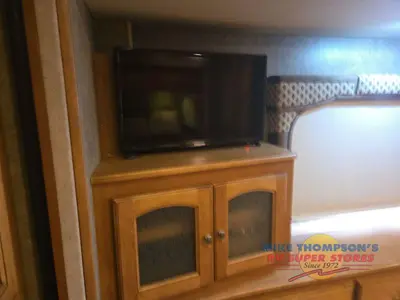 2013 Winnebago Adventurer photo 39