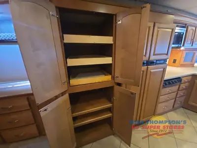 2013 Winnebago Adventurer photo 35