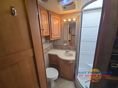 2013 Winnebago Adventurer photo 42
