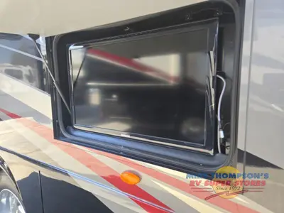 2013 Winnebago Adventurer photo 17
