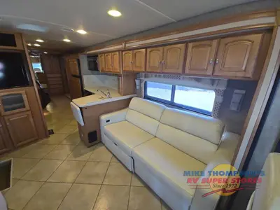 2013 Winnebago Adventurer photo 22