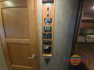2013 Winnebago Adventurer photo 44
