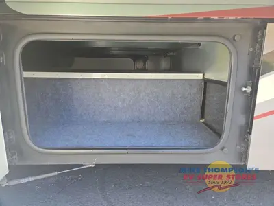 2013 Winnebago Adventurer photo 48