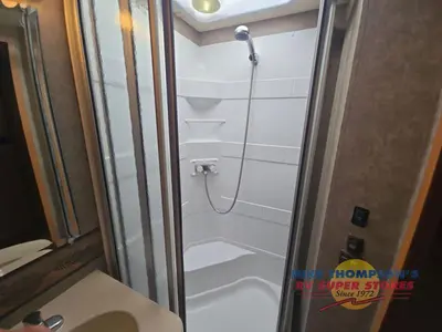 2013 Winnebago Adventurer photo 43