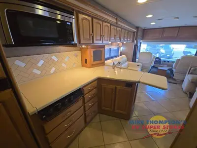 2013 Winnebago Adventurer photo 29