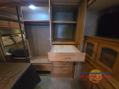 2013 Winnebago Adventurer photo 41