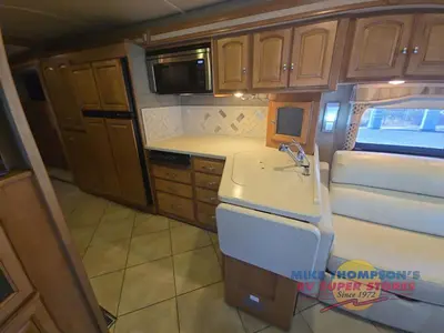 2013 Winnebago Adventurer photo 28