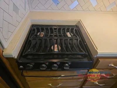 2013 Winnebago Adventurer photo 31