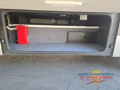 2013 Winnebago Adventurer photo 46