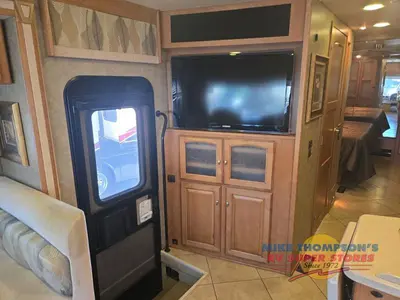 2013 Winnebago Adventurer photo 27