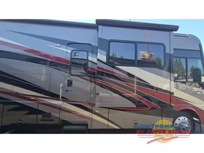 2013 Winnebago Adventurer photo 5