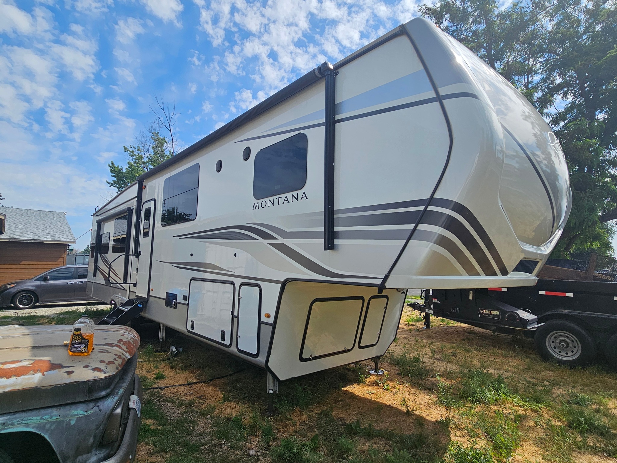 2022 KEYSTONE MONTANA exterior