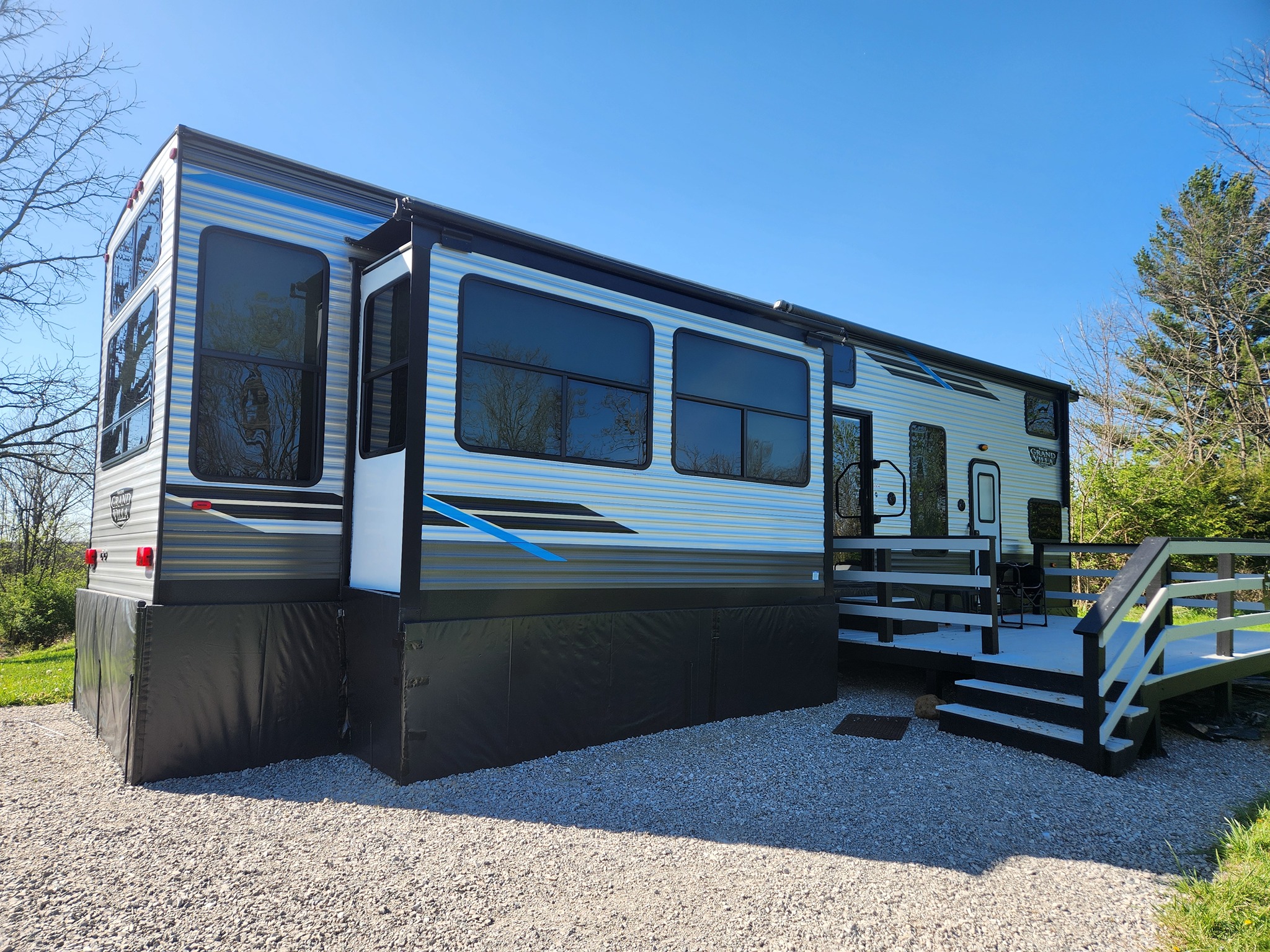 2020 FOREST RIVER SALEM GRAND VILLA exterior