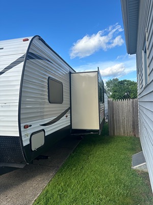 Used 2018 Keystone Hideout 27BHS
