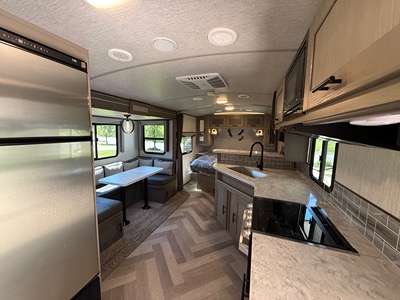 2021 CRUISER RV CORP TWILIGHT SIGNATURE photo 3