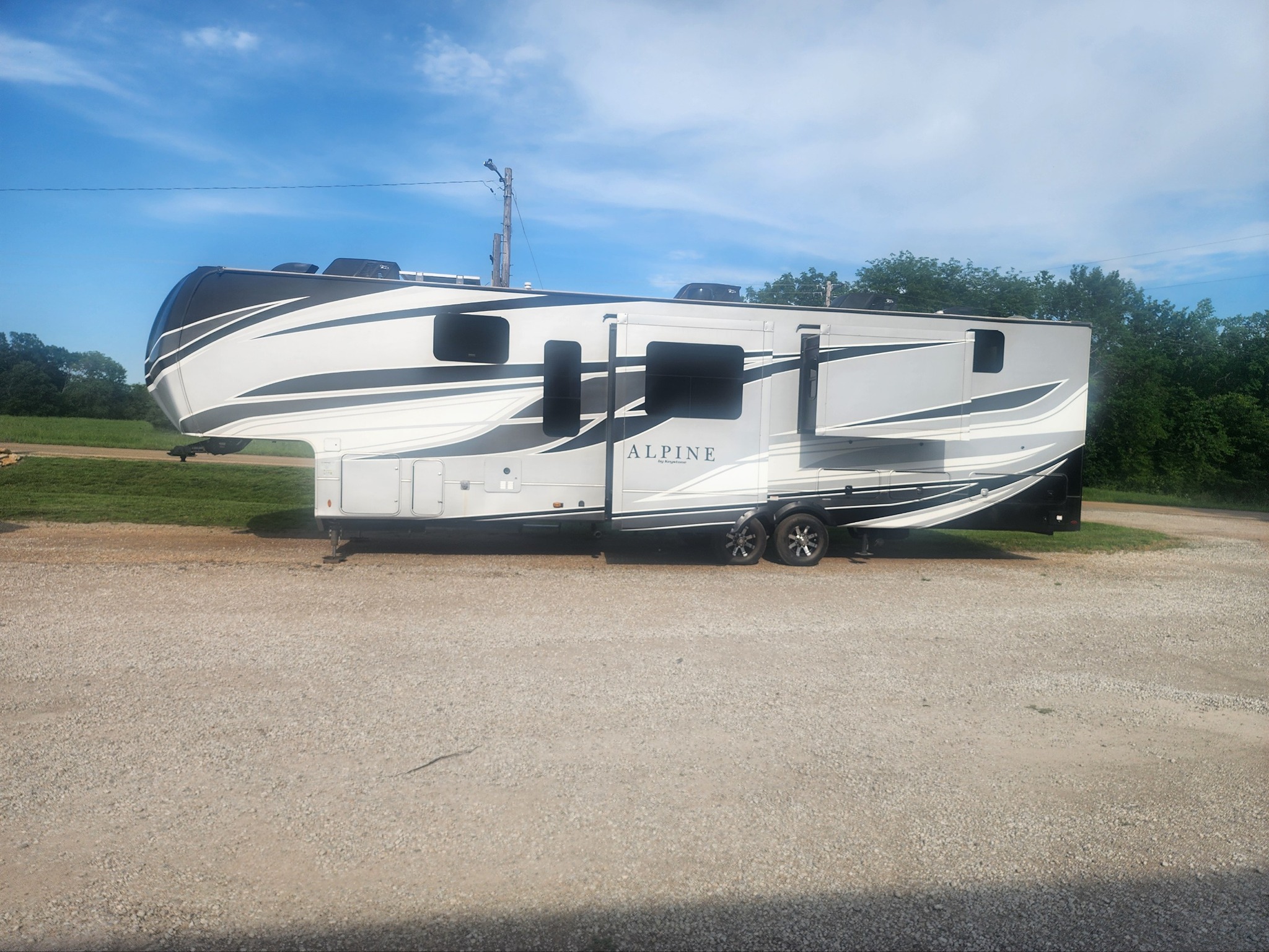 2023 KEYSTONE ALPINE exterior