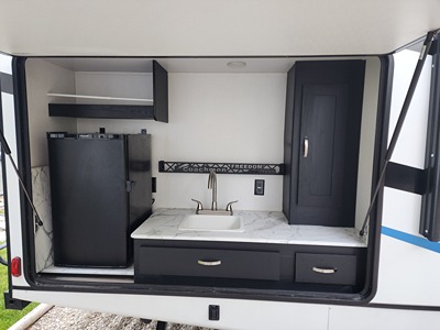 2022 COACHMEN FREEDOM EXPRESS photo 3