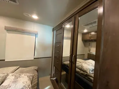 2020 Entegra Coach Vision photo 35